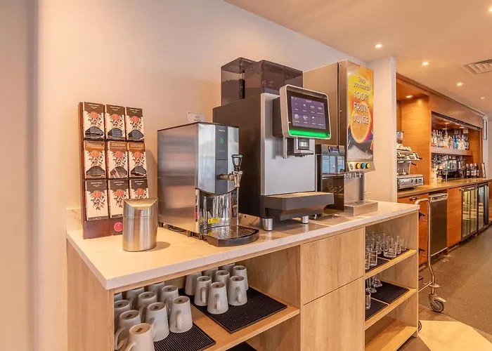 Top Leicester Hotels Near Train Station