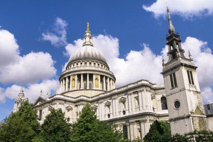 St Paul's Cathedral in London is London's main church and the final resting place of many famous British personalities, United Kingdom - © quasarphotos / Fotolia